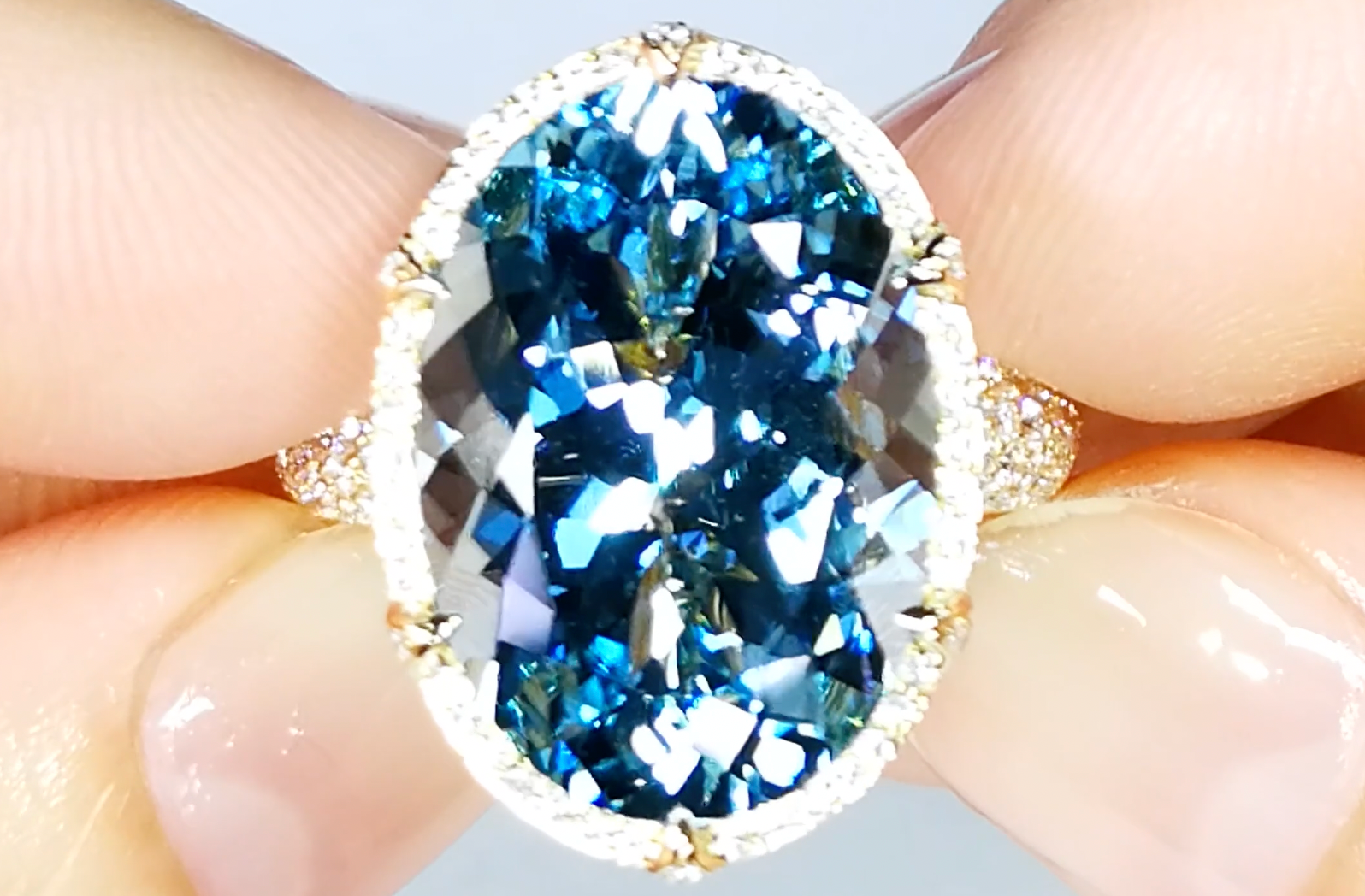 9.60ct Santa Maria Aquamarine Ring with D Flawless Diamonds set in 18K Yellow Gold