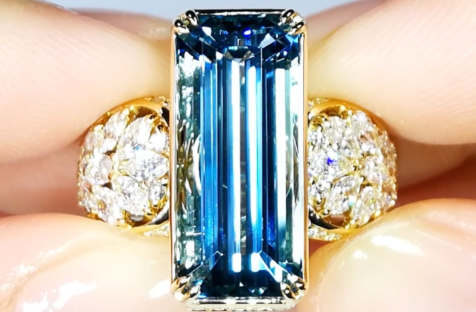 9.11ct Santa Maria Aquamarine Ring with D Flawless Diamonds set in 18K Yellow Gold