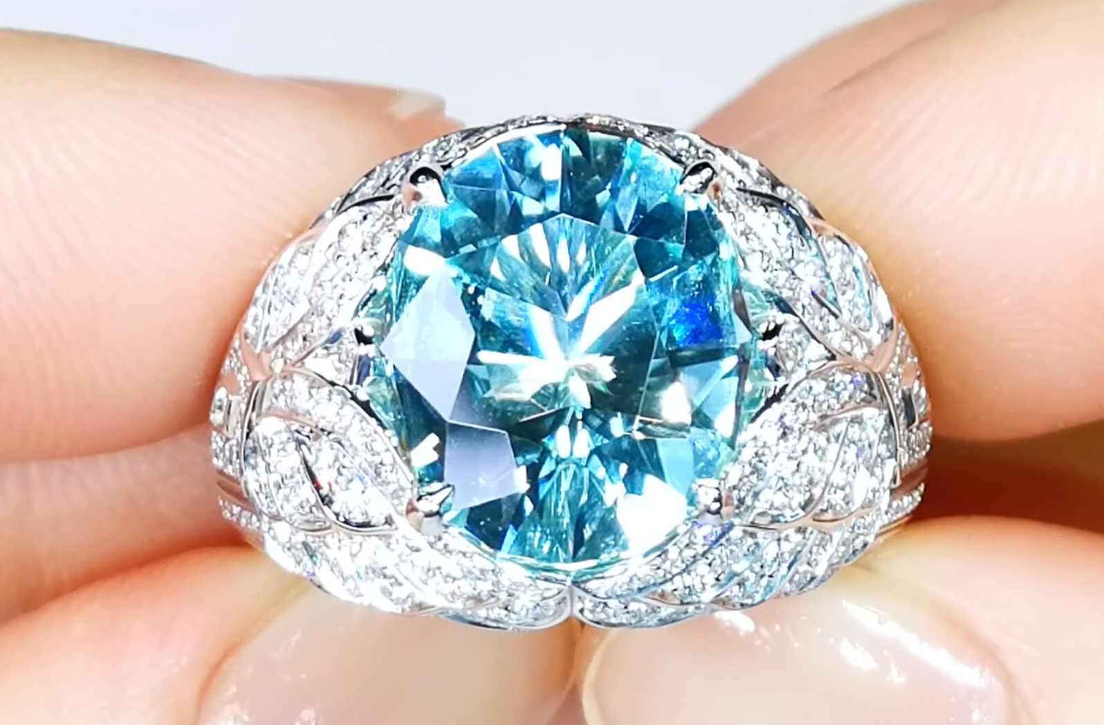 5.61ct Unheated Flawless Paraiba Tourmaline Ring with D Flawless Diamonds set in 18K White Gold