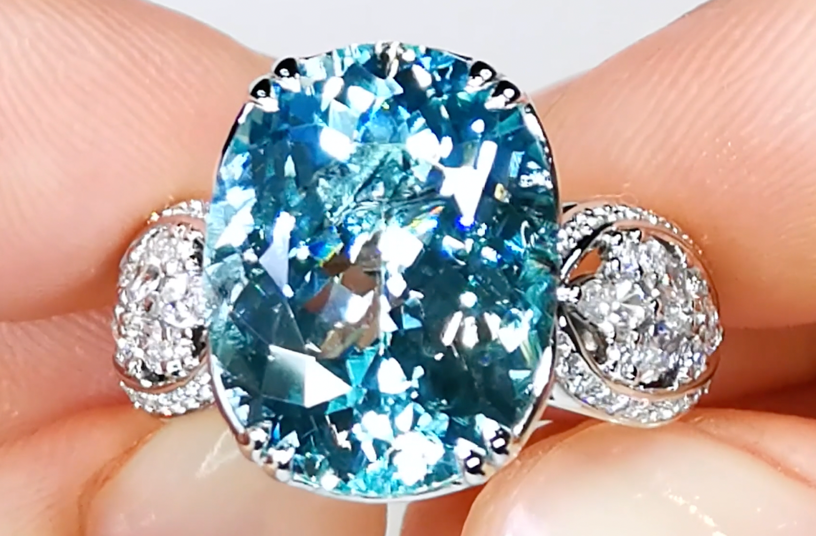 9.43ct Unheated Flawless Paraiba Tourmaline Ring with D Flawless Diamonds set in 18K White Gold