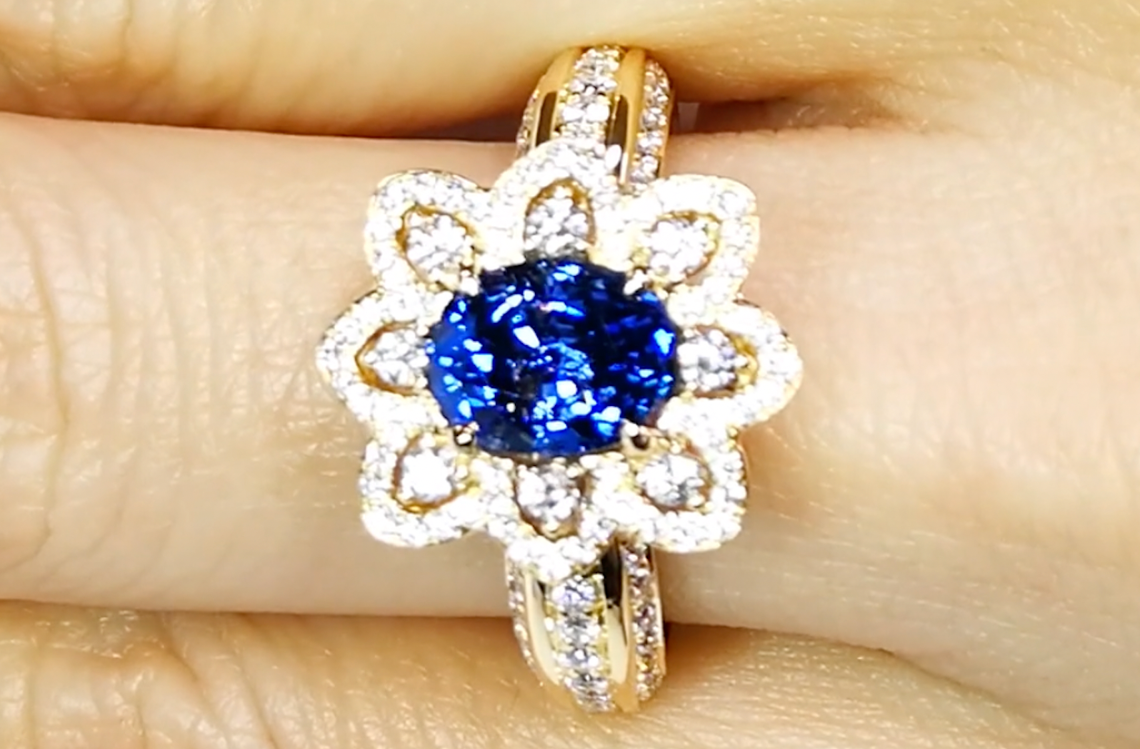 3.15ct Unheated Burmese Cornflower Blue Sapphire Ring with D Flawless Diamonds set in 18K Yellow Gold