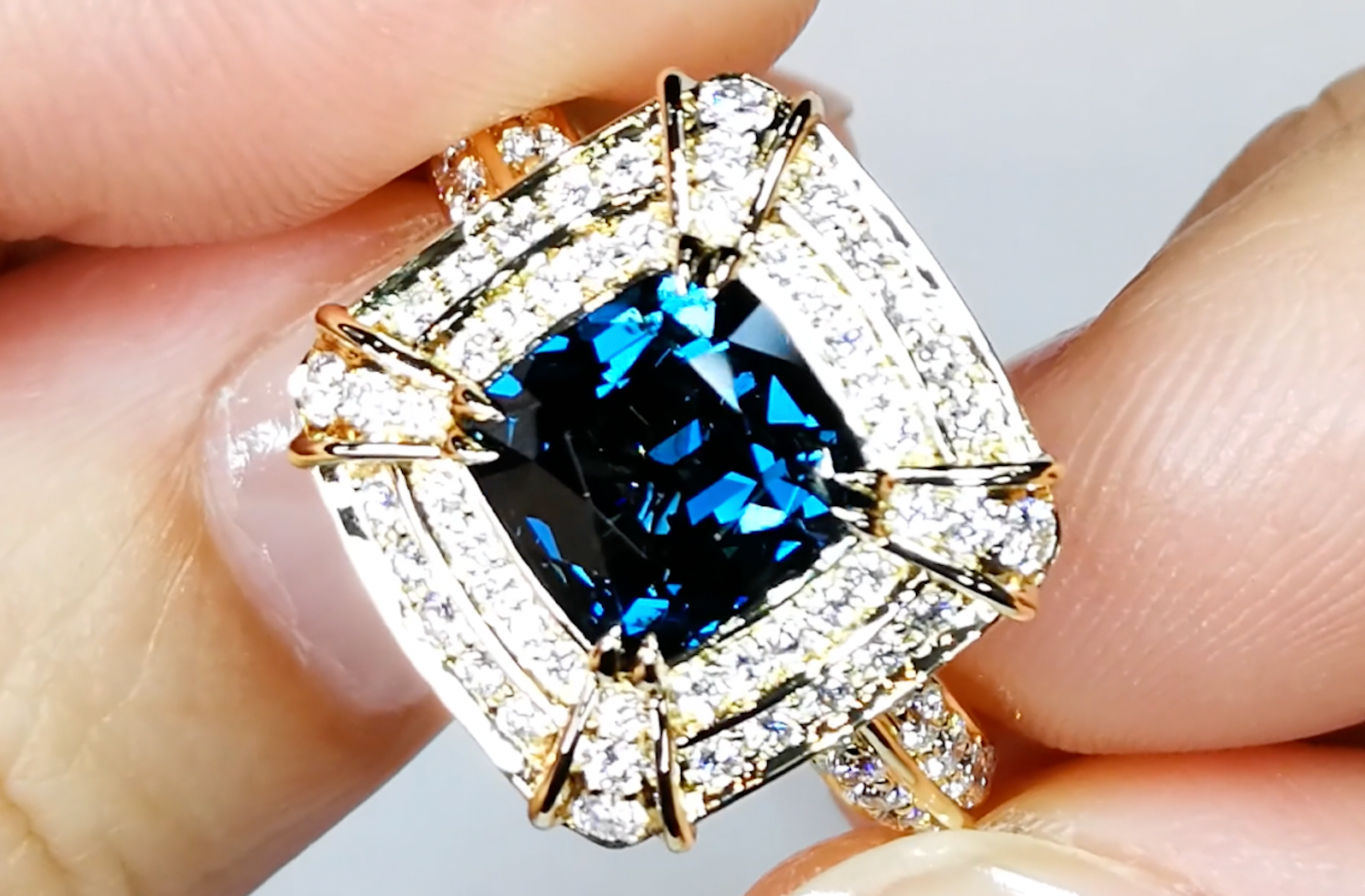 3.69ct Cobalt Spinel Ring with D Flawless Diamonds set in 18K Yellow Gold