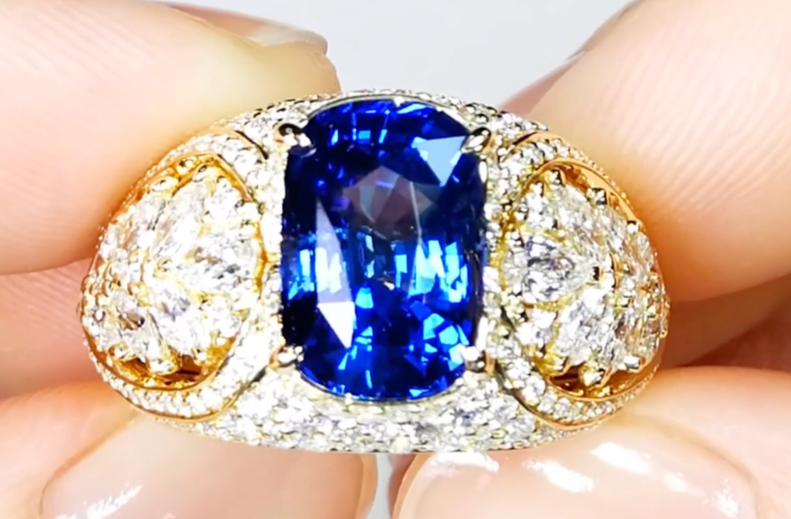 5.13ct Unheated Ceylon Royal Blue Sapphire Ring with D Flawless Diamonds set in 18K Yellow Gold