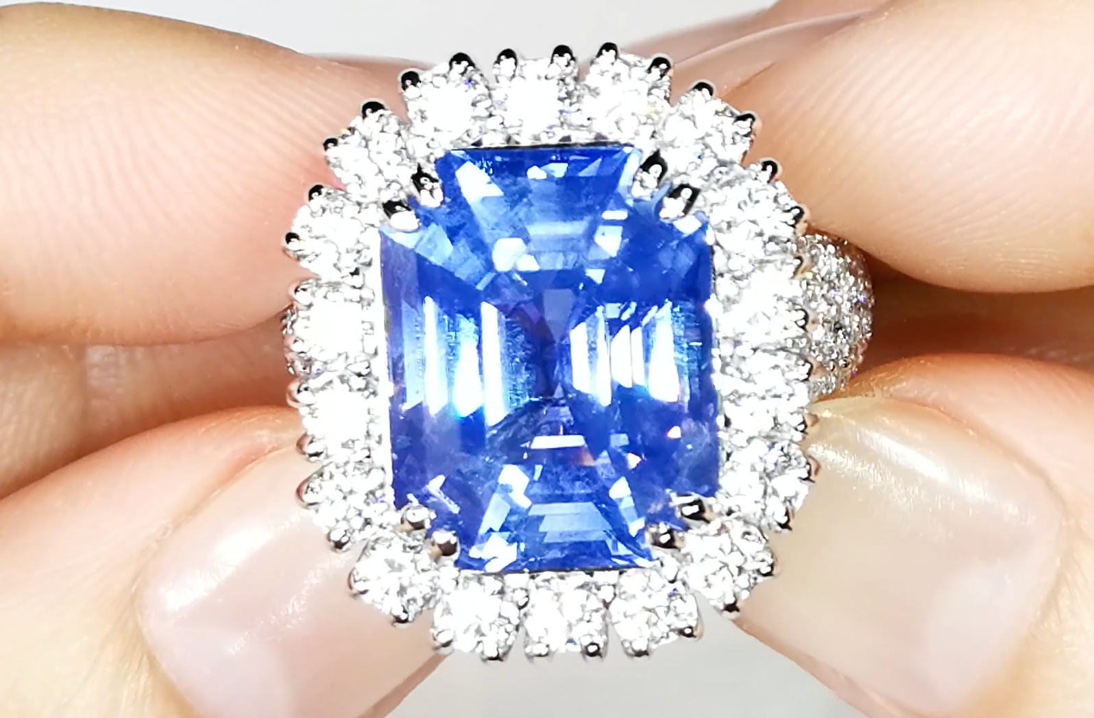 15.66ct Unheated Ceylon Cornflower Blue Sapphire Ring with D Flawless Diamonds set in 18K White Gold