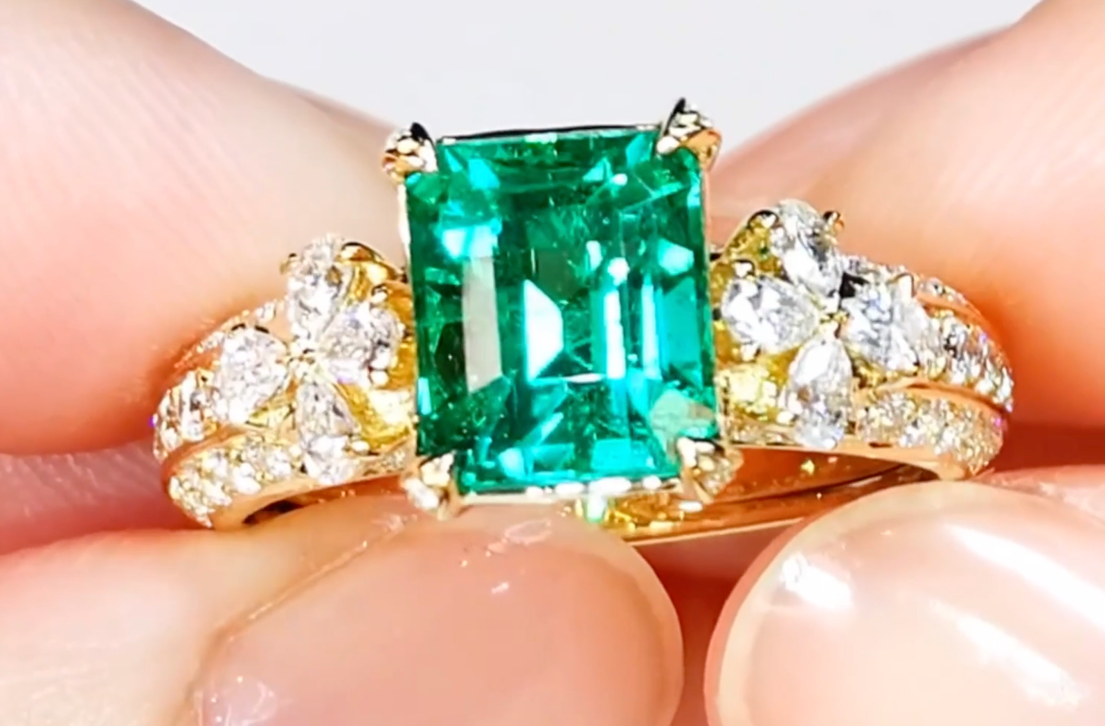 Gubelin No Oil Vivid Emerald Ring with D Flawless Diamonds set in 18K Yellow Gold