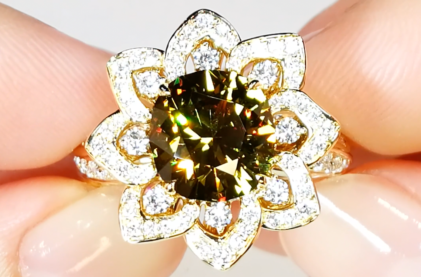 4.63ct Mali Garnet Ring with D Flawless Diamonds set in 18K Yellow Gold