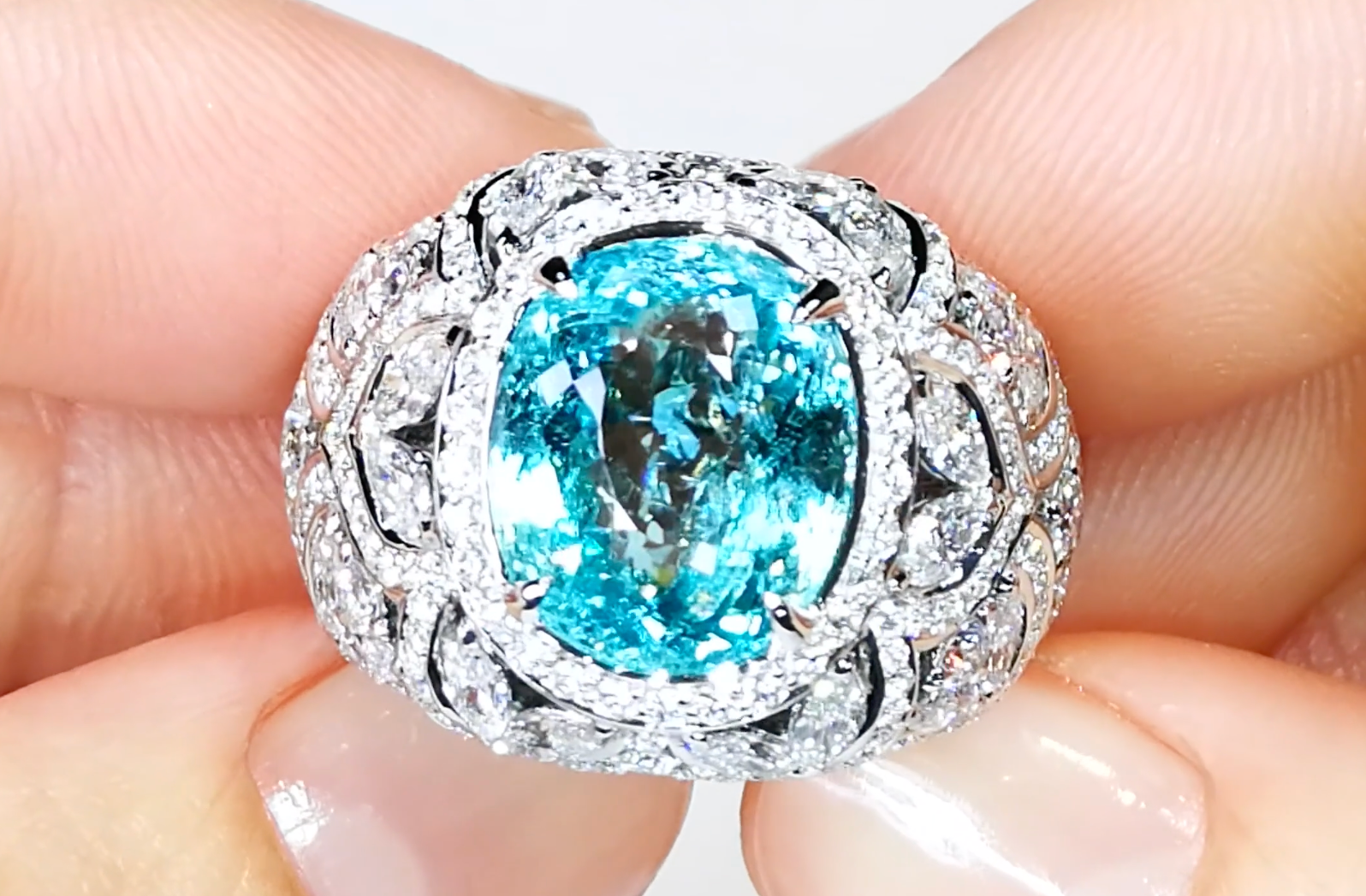 6.14ct Unheated Neon Paraiba Tourmaline Ring with D Flawless Diamonds set in 18K White Gold