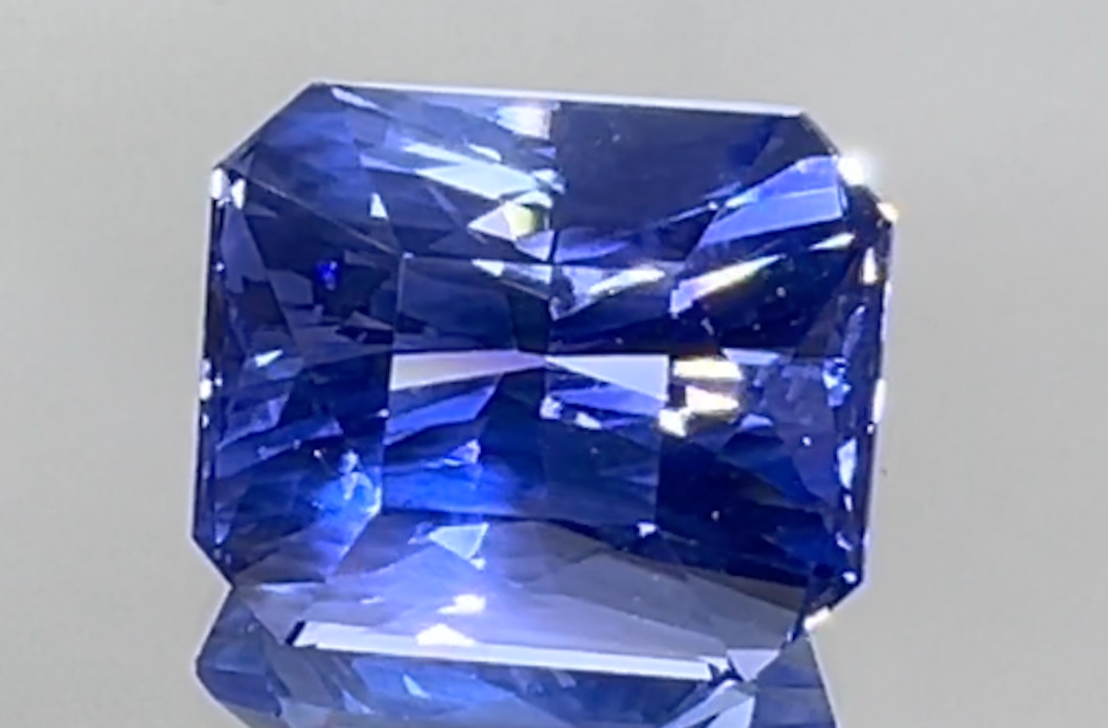 13.55ct Unheated Ceylon Cornflower Blue Sapphire Ring with D Flawless Diamonds set in 18K Yellow Gold