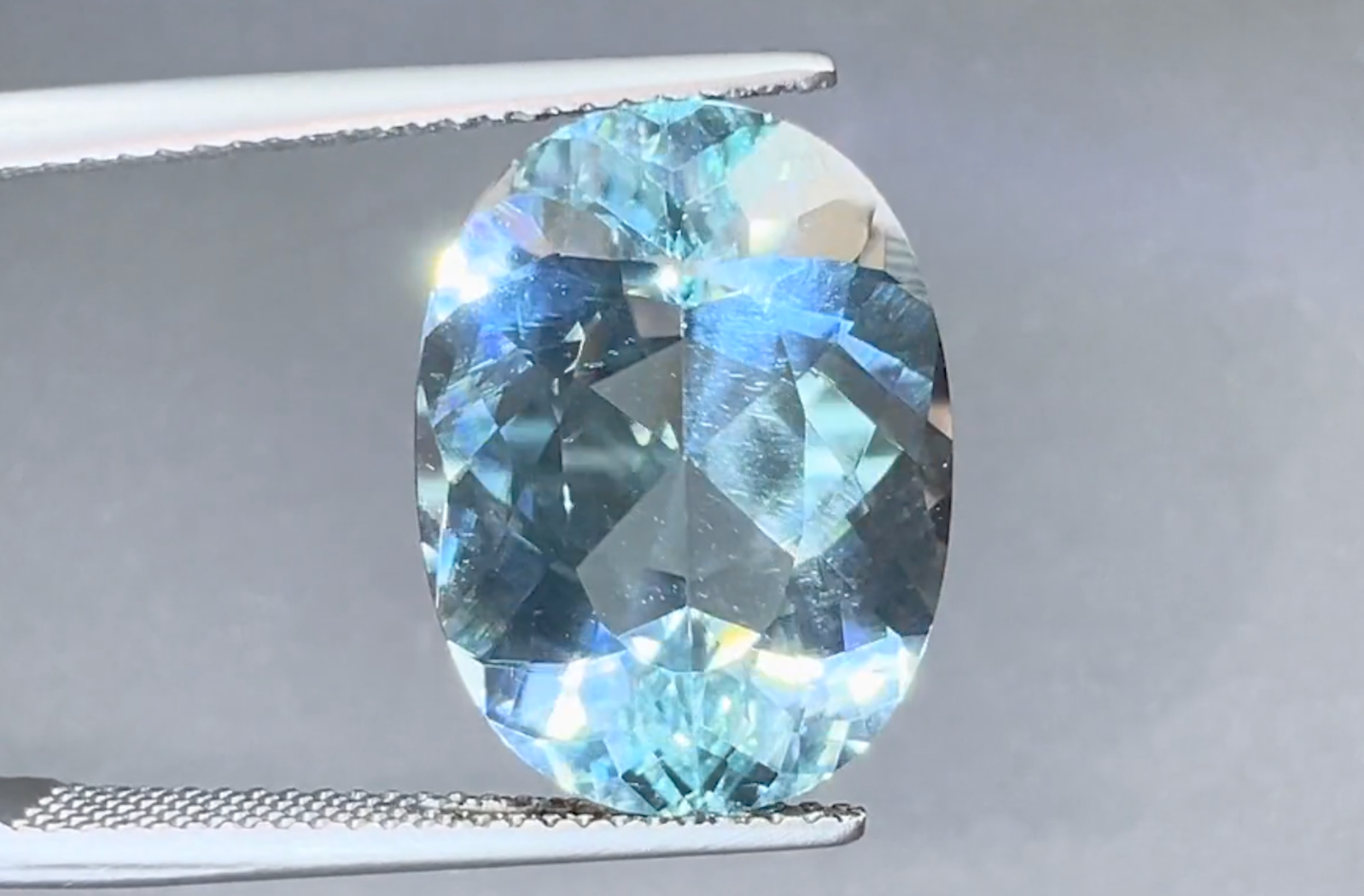 11.86ct Paraiba Tourmaline Ring with D Flawless Diamonds set in 18K White Gold