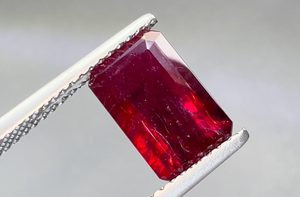 1.71ct Red Beryl Bixbite Ring with D Flawless Diamonds set in 18K Yellow Gold