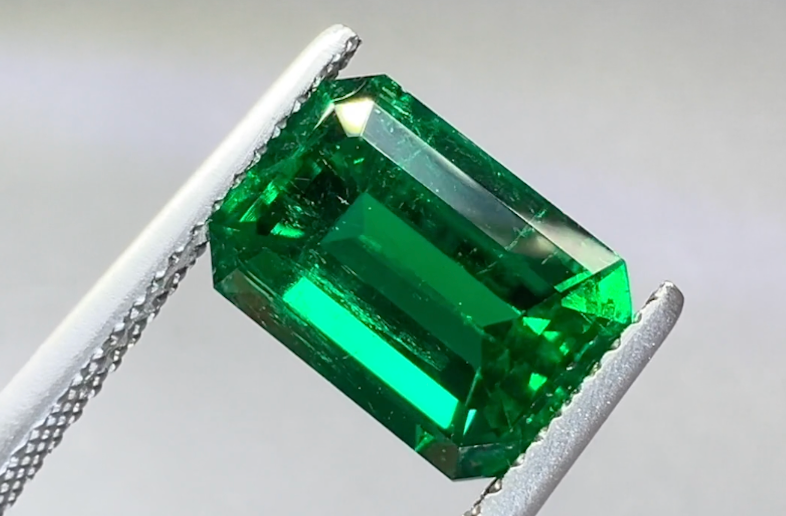2.99ct Gubelin Certified Old World Muzo Colombian Emerald Ring with D Flawless Diamonds set in 18K Yellow Gold