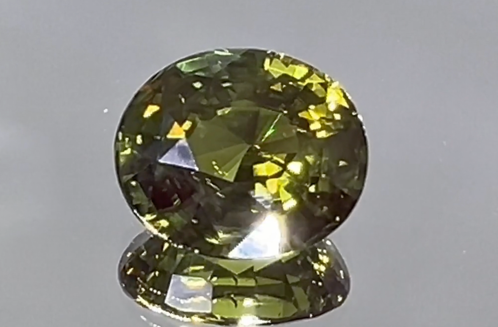4.05ct Loupe Clean Alexandrite Ring with D Flawless Diamonds set in 18K Yellow Gold