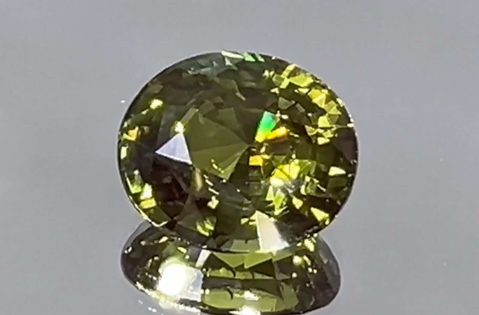 4.05ct Loupe Clean Alexandrite Ring with D Flawless Diamonds set in 18K Yellow Gold