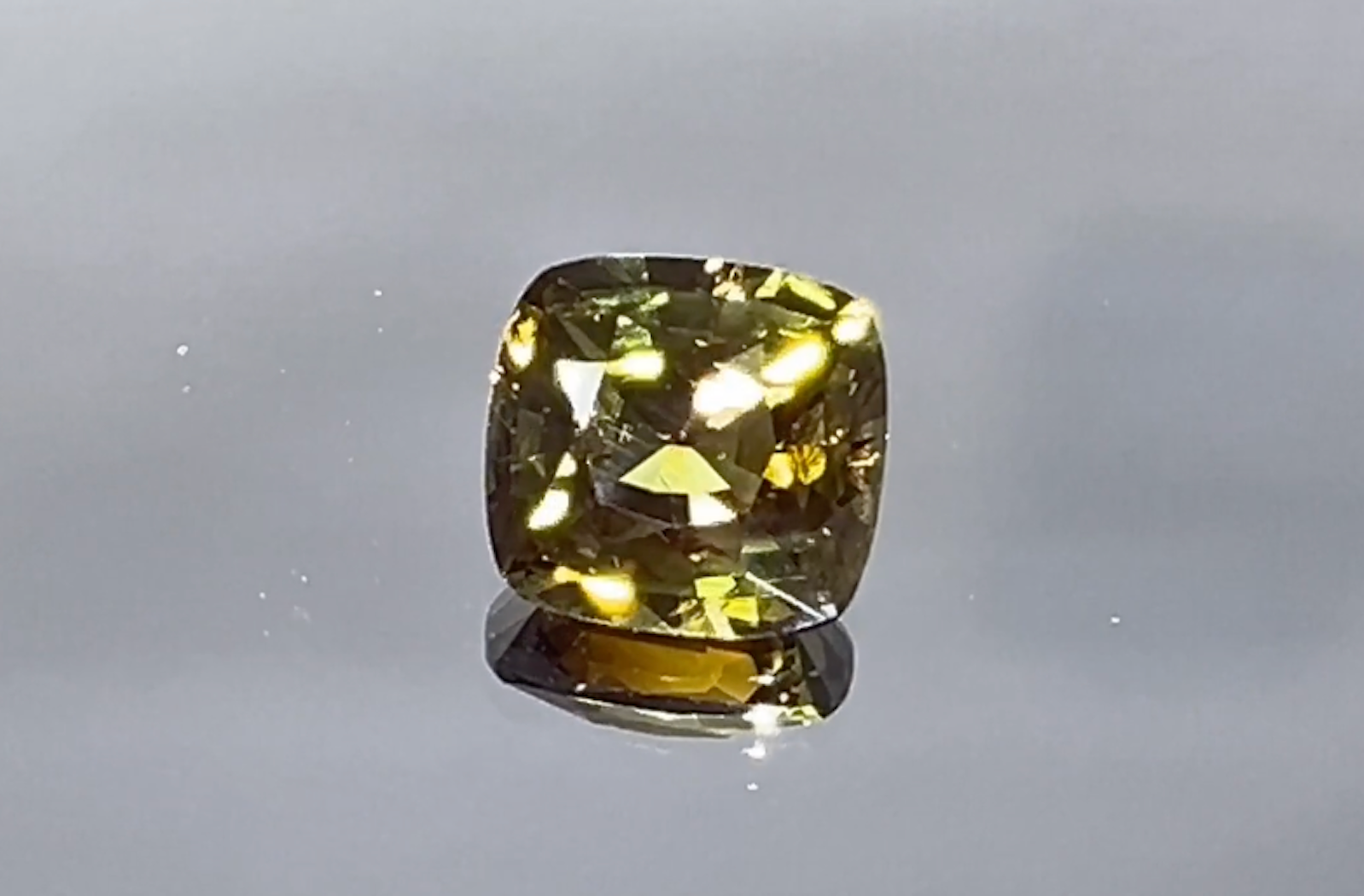 2.02ct Loupe Clean Alexandrite Ring with D Flawless Diamonds set in 18K Yellow Gold