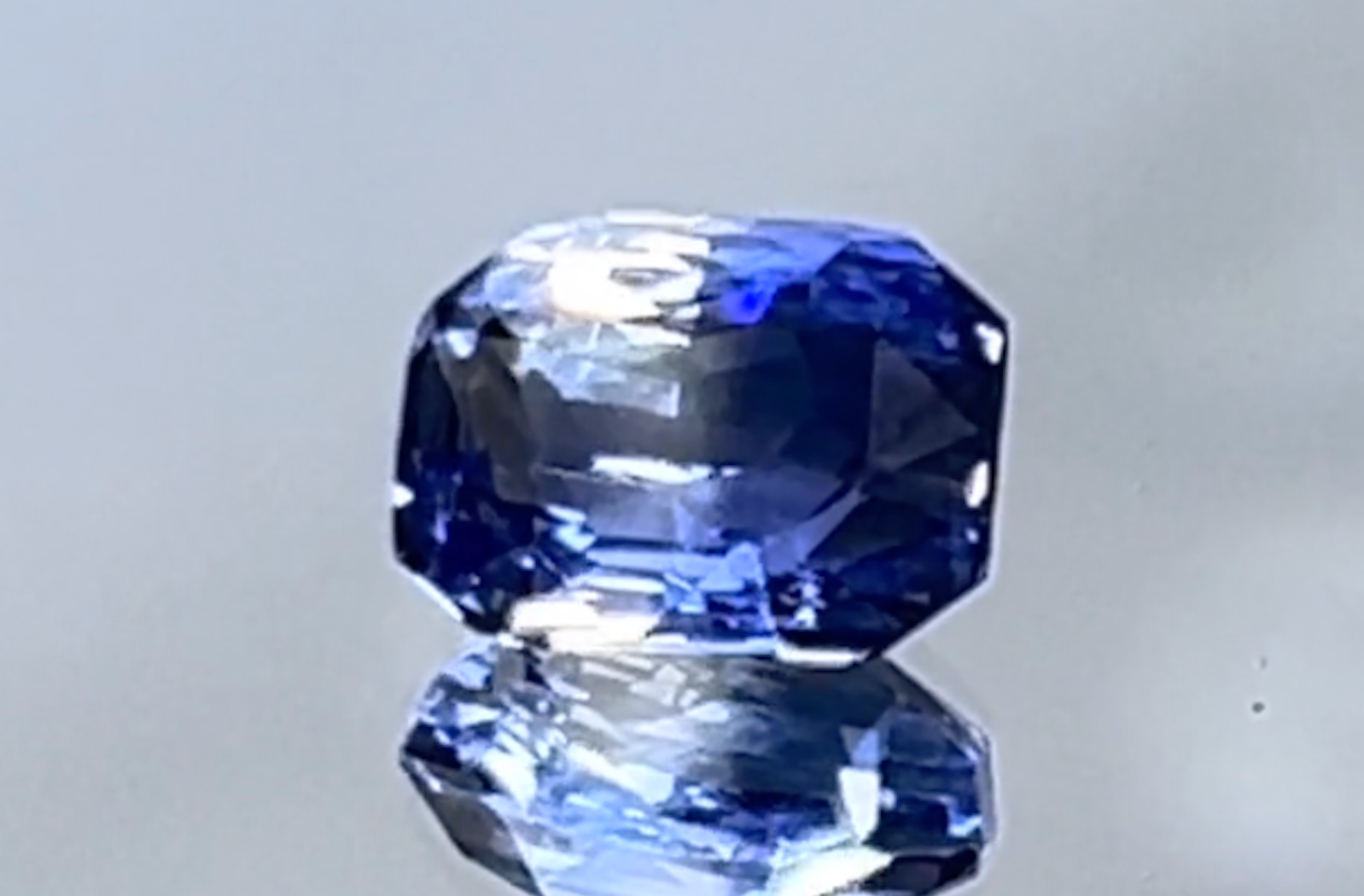 6.04ct Unheated Bi Color Ceylon Sapphire Ring with D Flawless Diamonds set in 18K White Gold