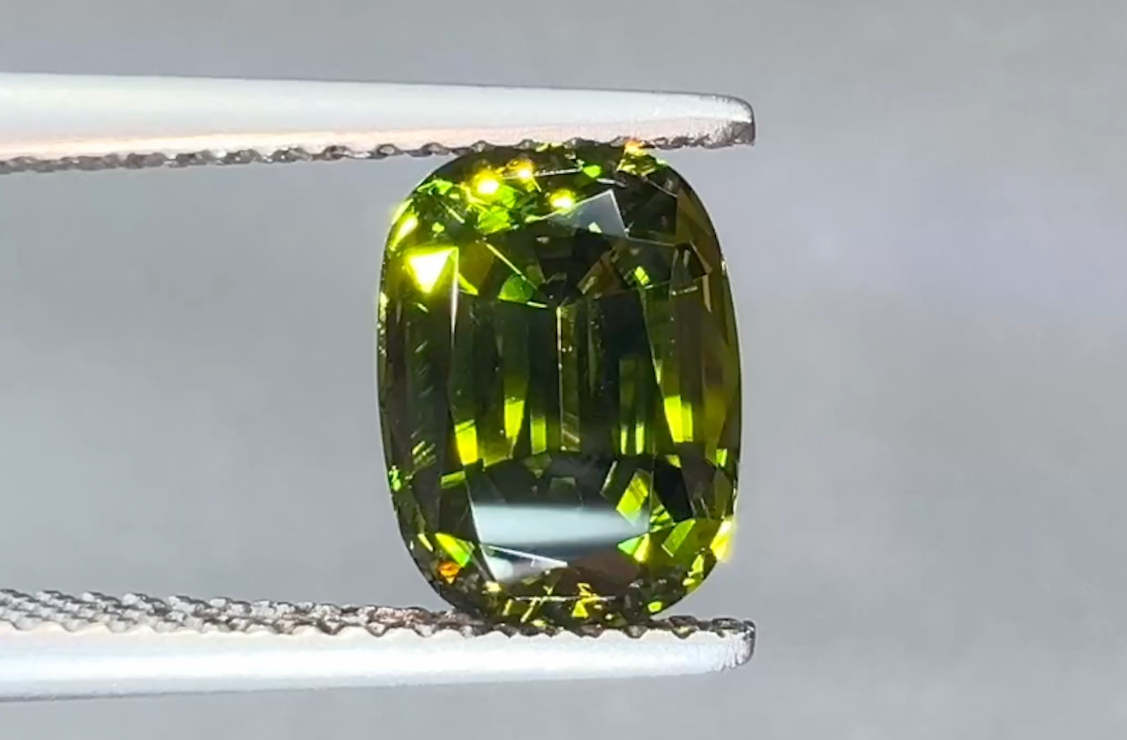 2.87ct Loope Clean Namibian Demantoid Ring with D Flawless Diamonds set in 18K Yellow Gold