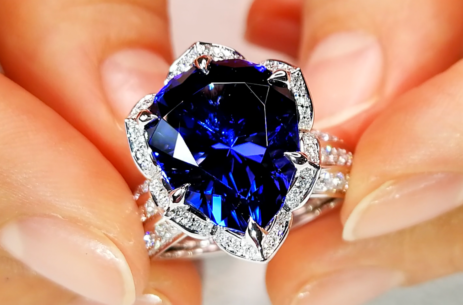 10.21ct Tanzanite Ring with D Flawless Diamonds set in 18K White Gold