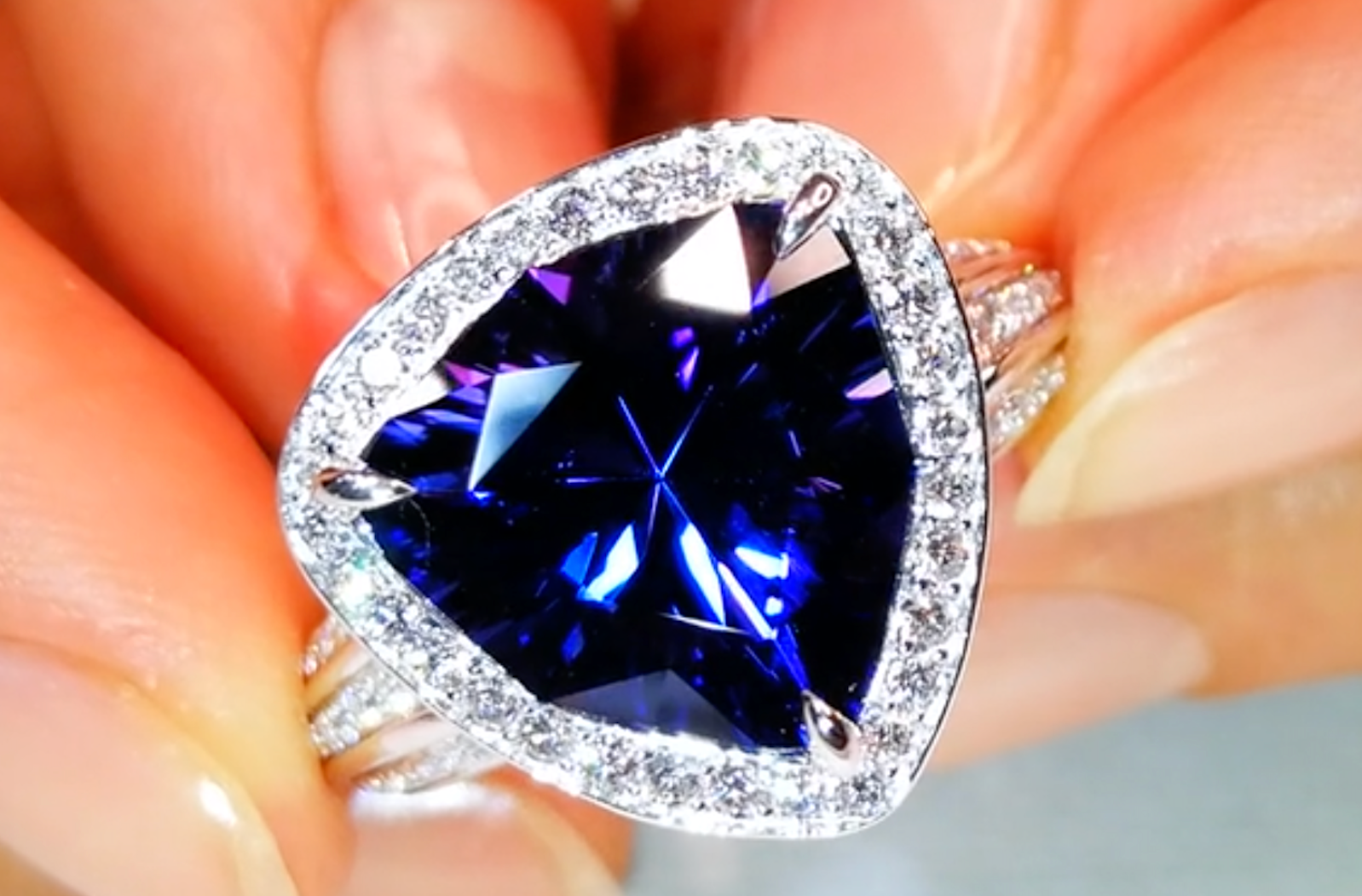 5.43ct Tanzanite Ring with D Flawless Diamonds set in 18K White Gold