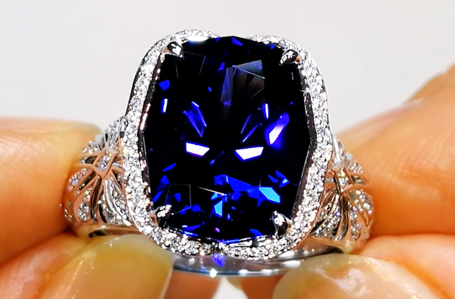 9.09ct Tanzanite Ring with D Flawless Diamonds set in 18K White Gold
