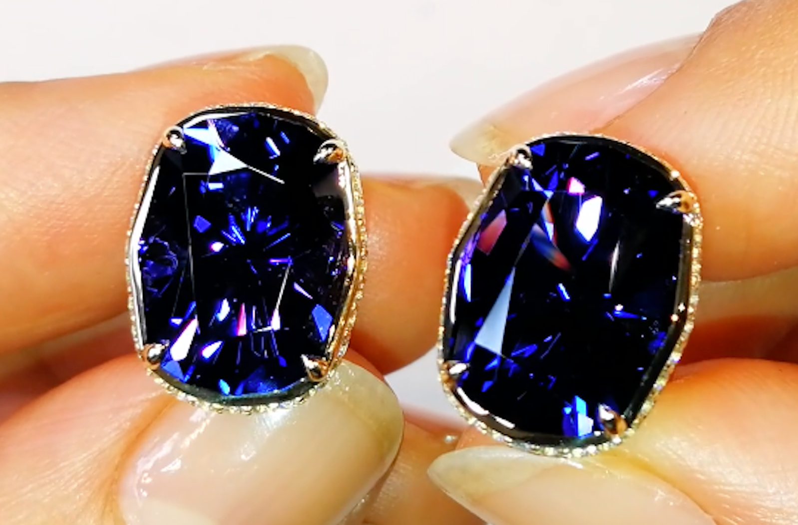13.97ct Tanzanite Earrings with D Flawless Diamonds set in 18K Yellow Gold