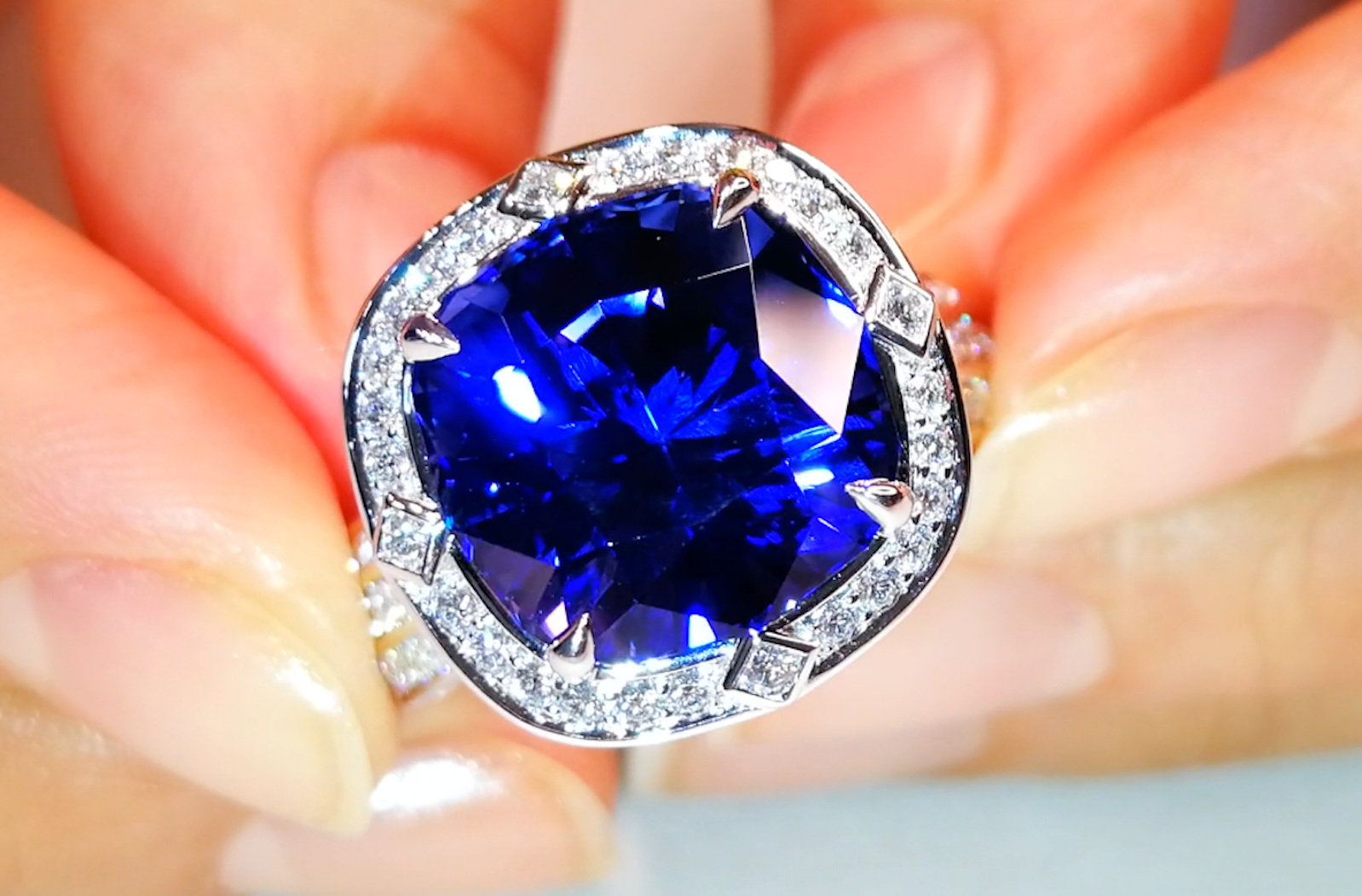 10.32ct Tanzanite Ring with D Flawless Diamonds set in Platinum