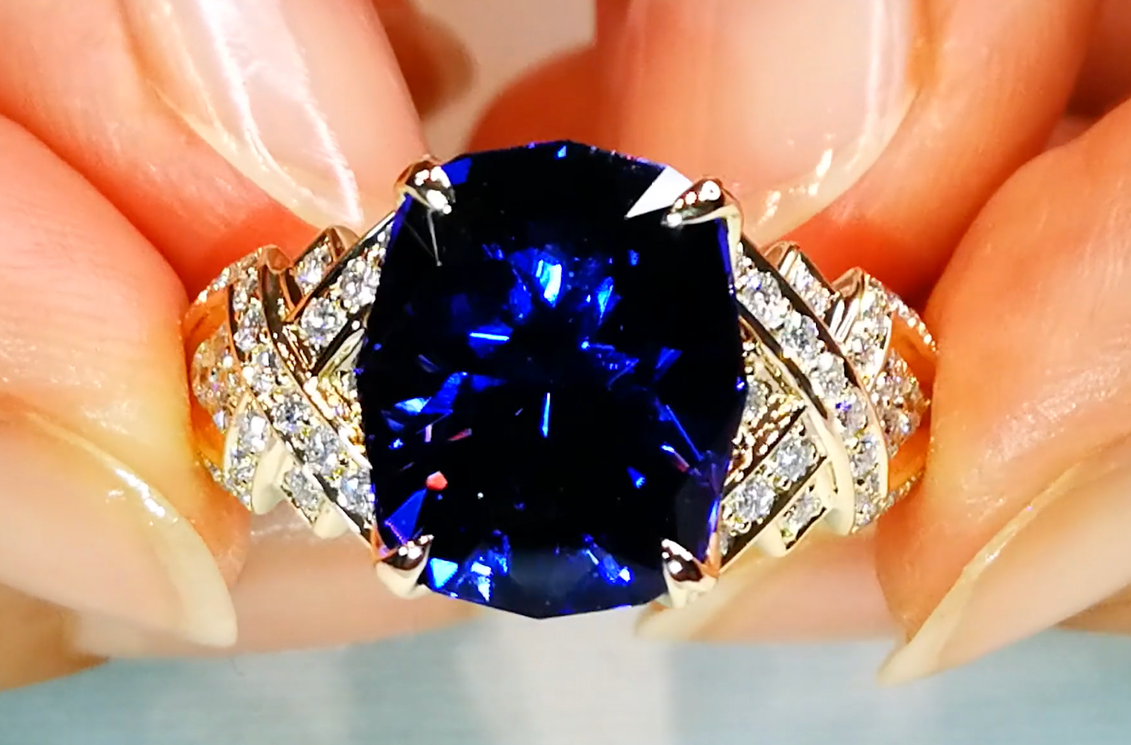 5.72ct Tanzanite Ring with D Flawless Diamonds set in 18K Yellow Gold