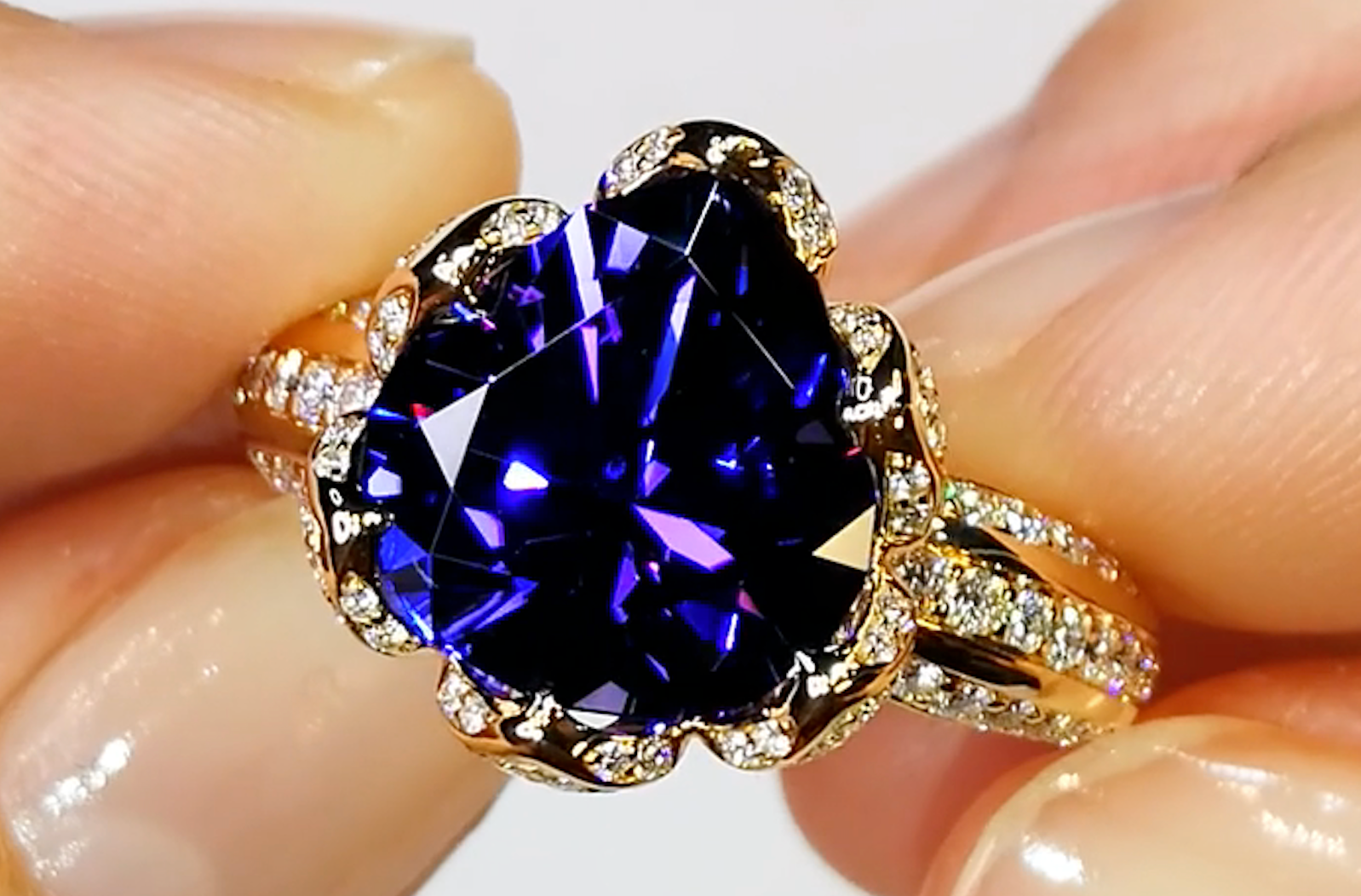 6.17ct Tanzanite Ring with D Flawless Diamonds set in 18K Yellow Gold