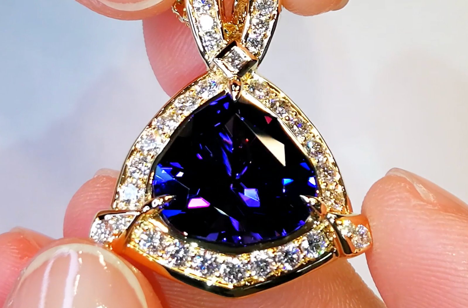 10.24ct Tanzanite Necklace with D Flawless Diamonds set in 18K Yellow Gold