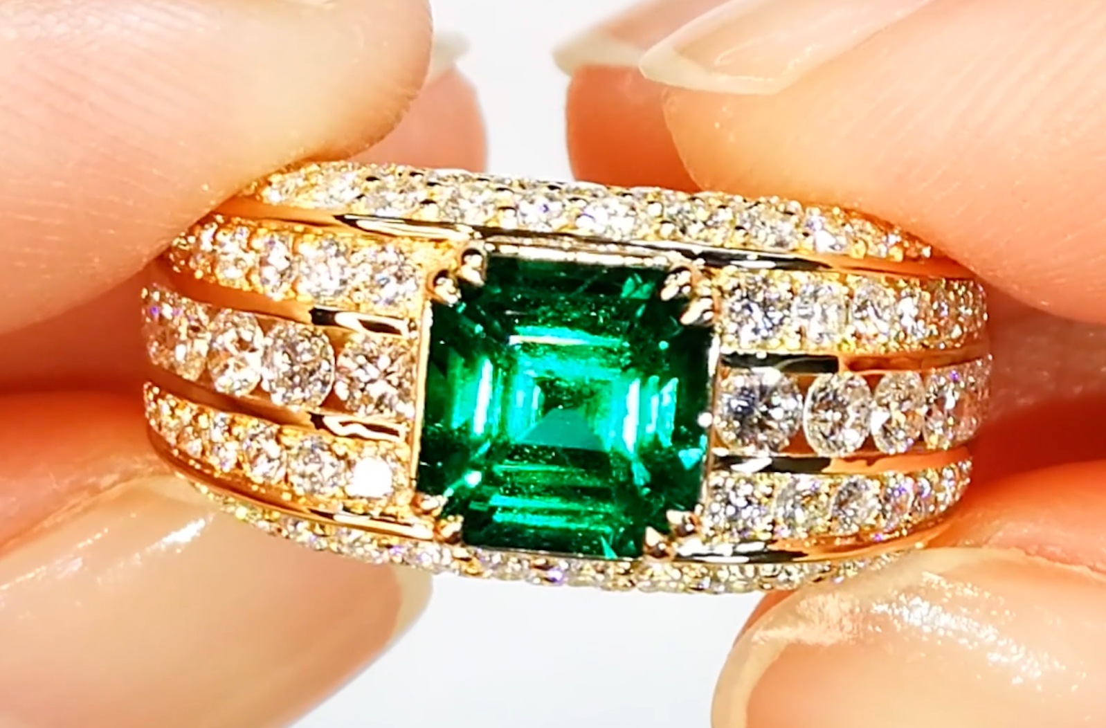 2.05ct No Oil Vivid Green Clean Emerald Ring with D Flawless Diamonds set in 18K Yellow Gold