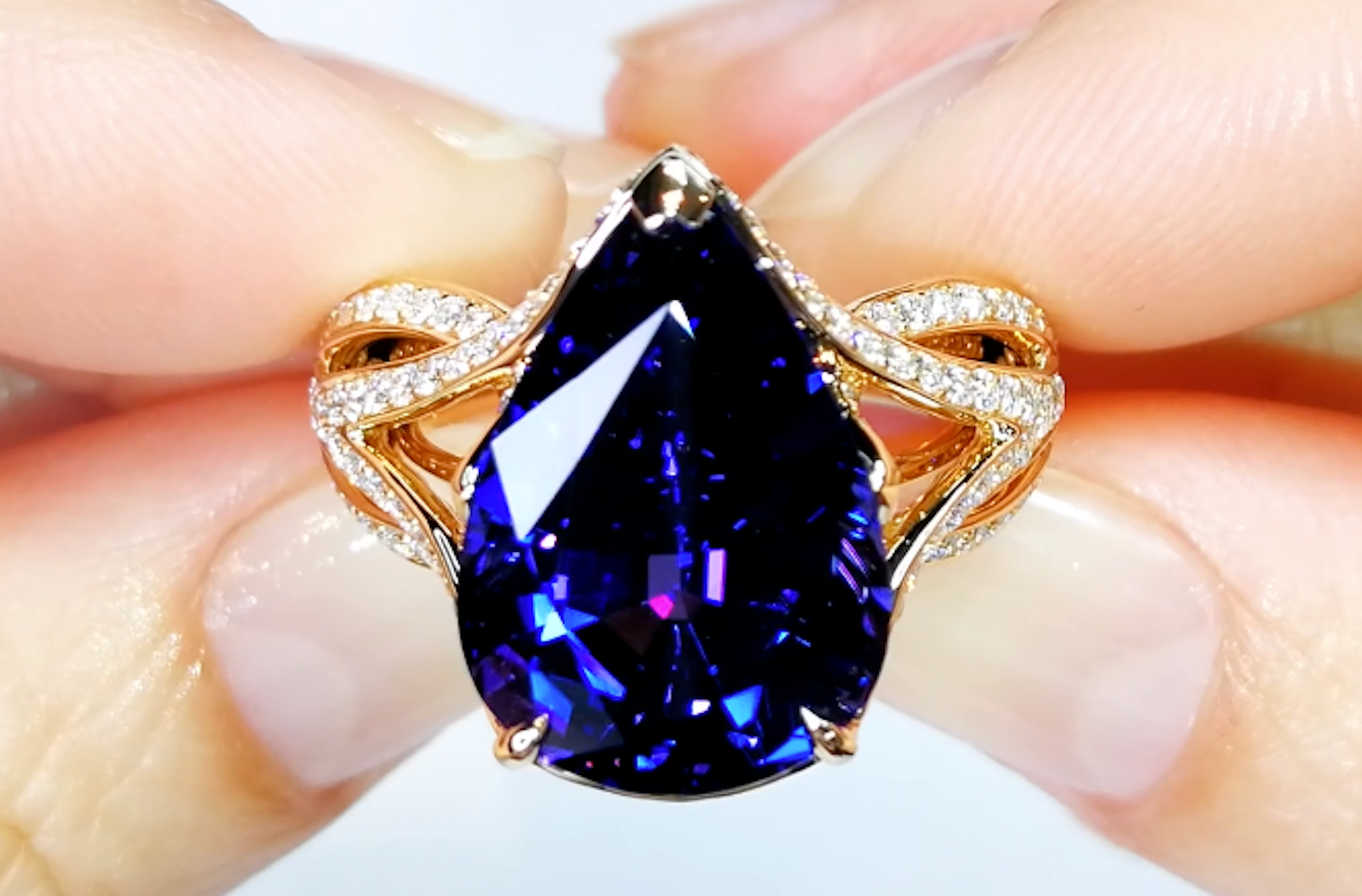 10.06ct Tanzanite Ring with D Flawless Diamonds set in 18K Yellow Gold