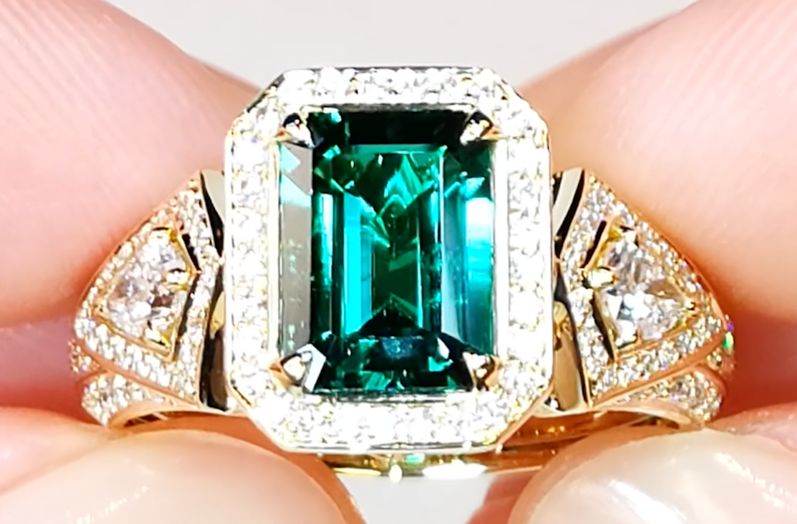 1.61ct Old World Loupe Clean Muzo Colombian Emerald Ring with D Flawless Diamonds set in 18K Yellow Gold
