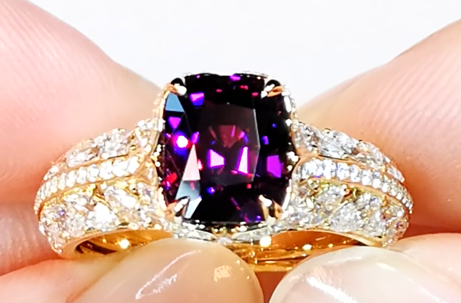 4.00ct Blue Magenta Garnet Ring with D Flawless Diamonds set in 18K Yellow Gold