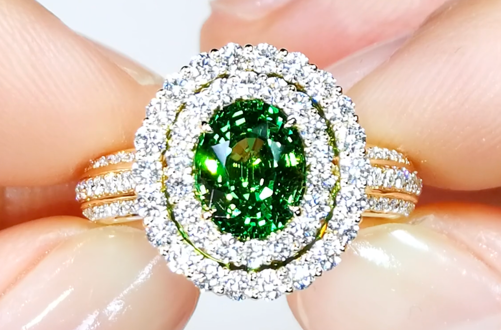 2.51ct Neon Tsavorite Ring with D Flawless Diamonds set in 18K Yellow Gold