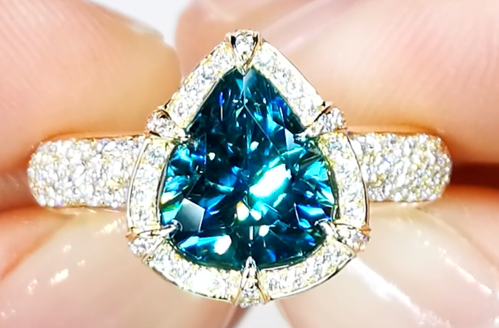 5.00ct Blue Zircon Ring with D Flawless Diamonds set in 18K Yellow Gold