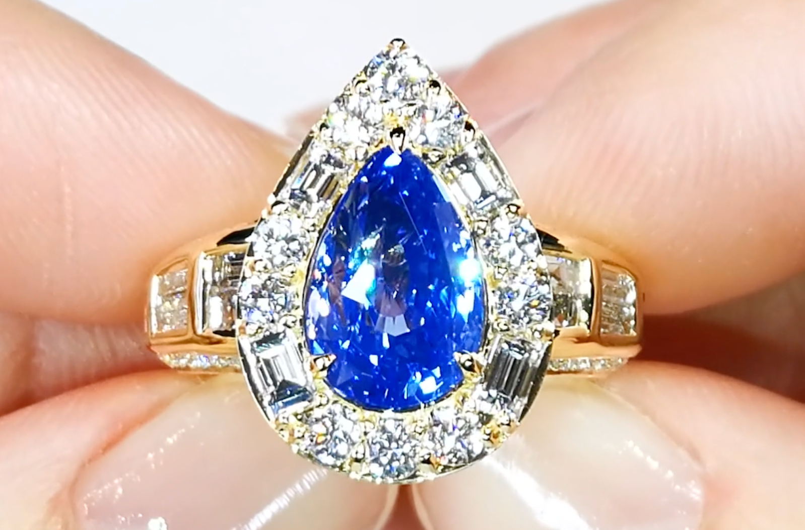 4.18ct Unheated Vivid Cornflower Blue Sapphire Ring with D Flawless Diamonds set in 18K Yellow Gold
