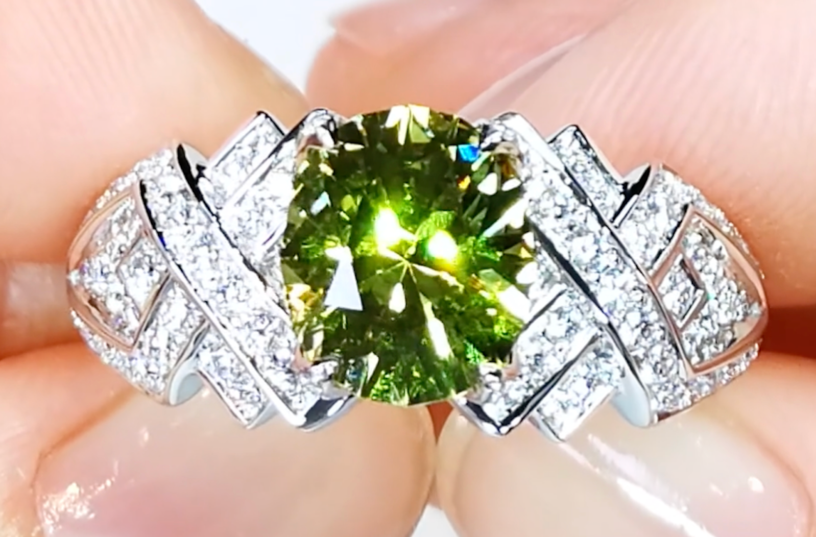 3.06ct Mali Garnet Ring with D Flawless Diamonds set in 18K White Gold