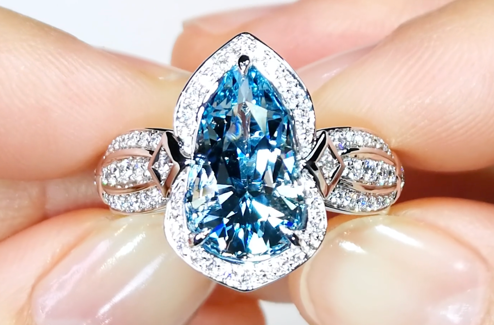 3.95ct Santa Maria Aquamarine Ring with D Flawless Diamonds set in 18K White Gold