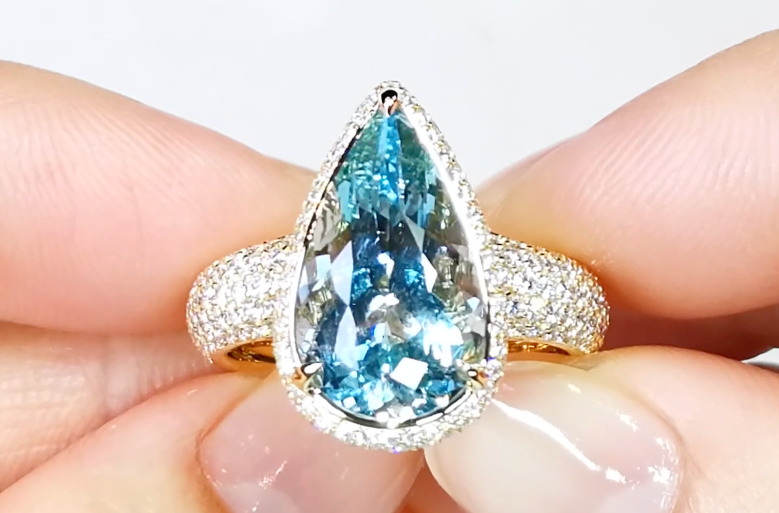 5.14ct Santa Maria Aquamarine Ring with D Flawless Diamonds set in 18K Yellow Gold