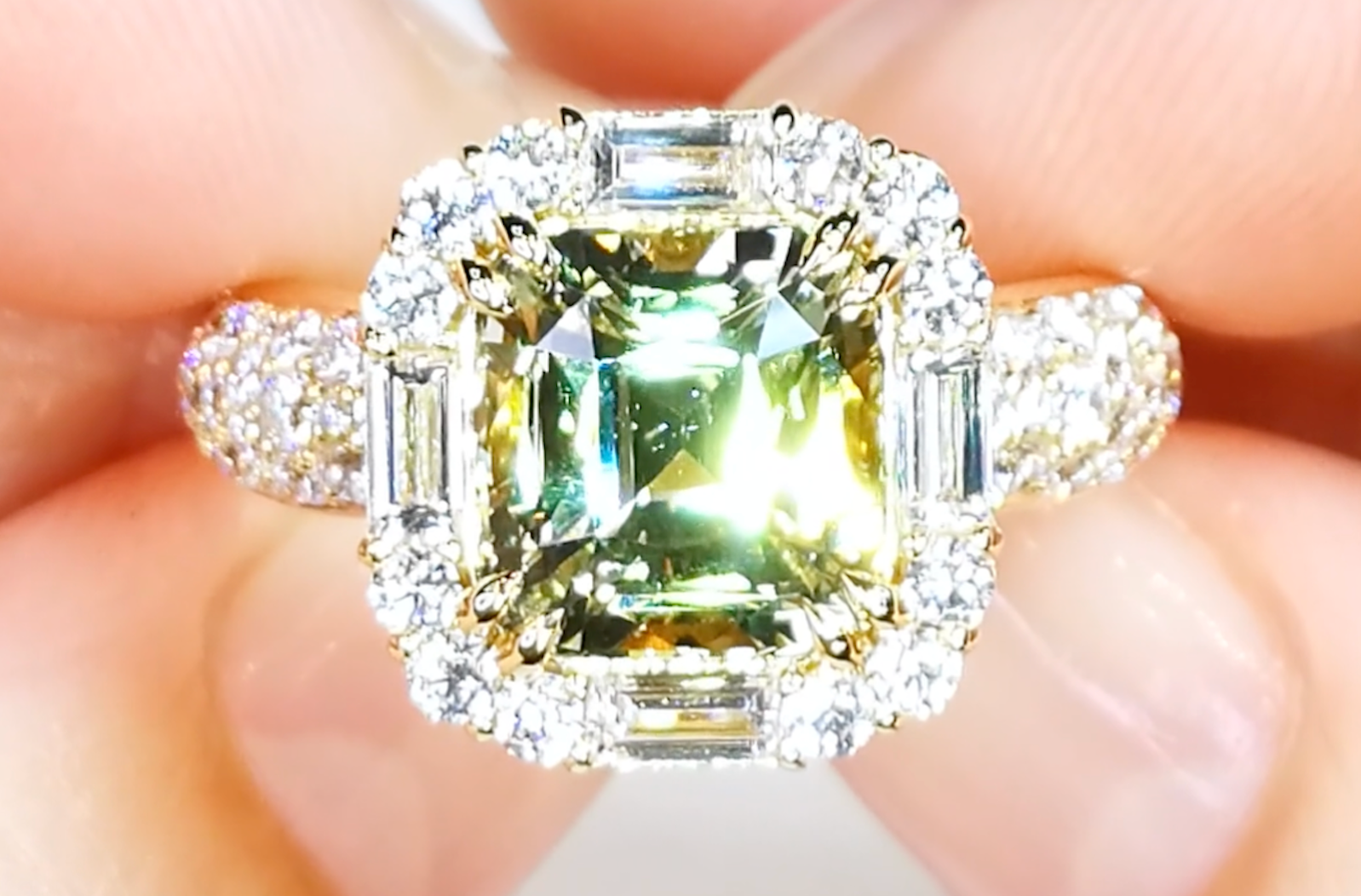 4.49ct Vanadium Chrysoberyl Ring with D Flawless Diamonds set in 18K Yellow Gold