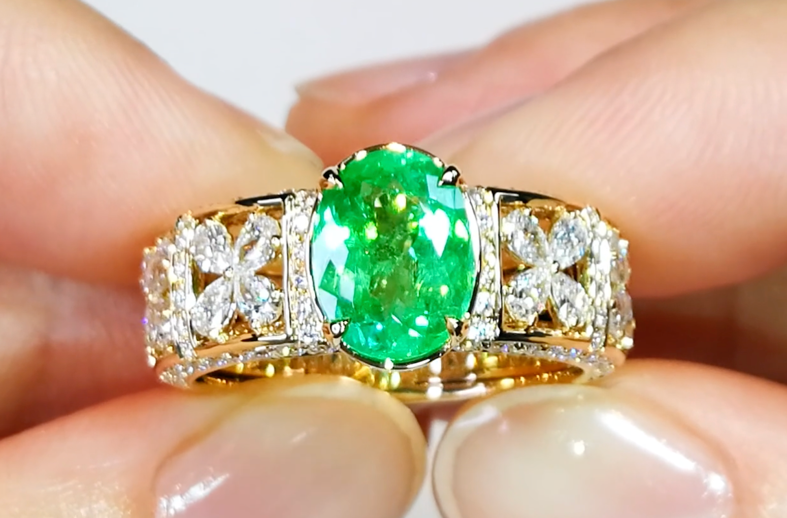 2.32ct Neon Paraiba Tourmaline Ring with D Flawless Diamonds set in 18K Yellow Gold