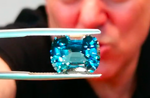 8.43ct Unheated Baby Lumina Paraiba Tourmaline Ring with D Flawless Diamond set in 18K Gold