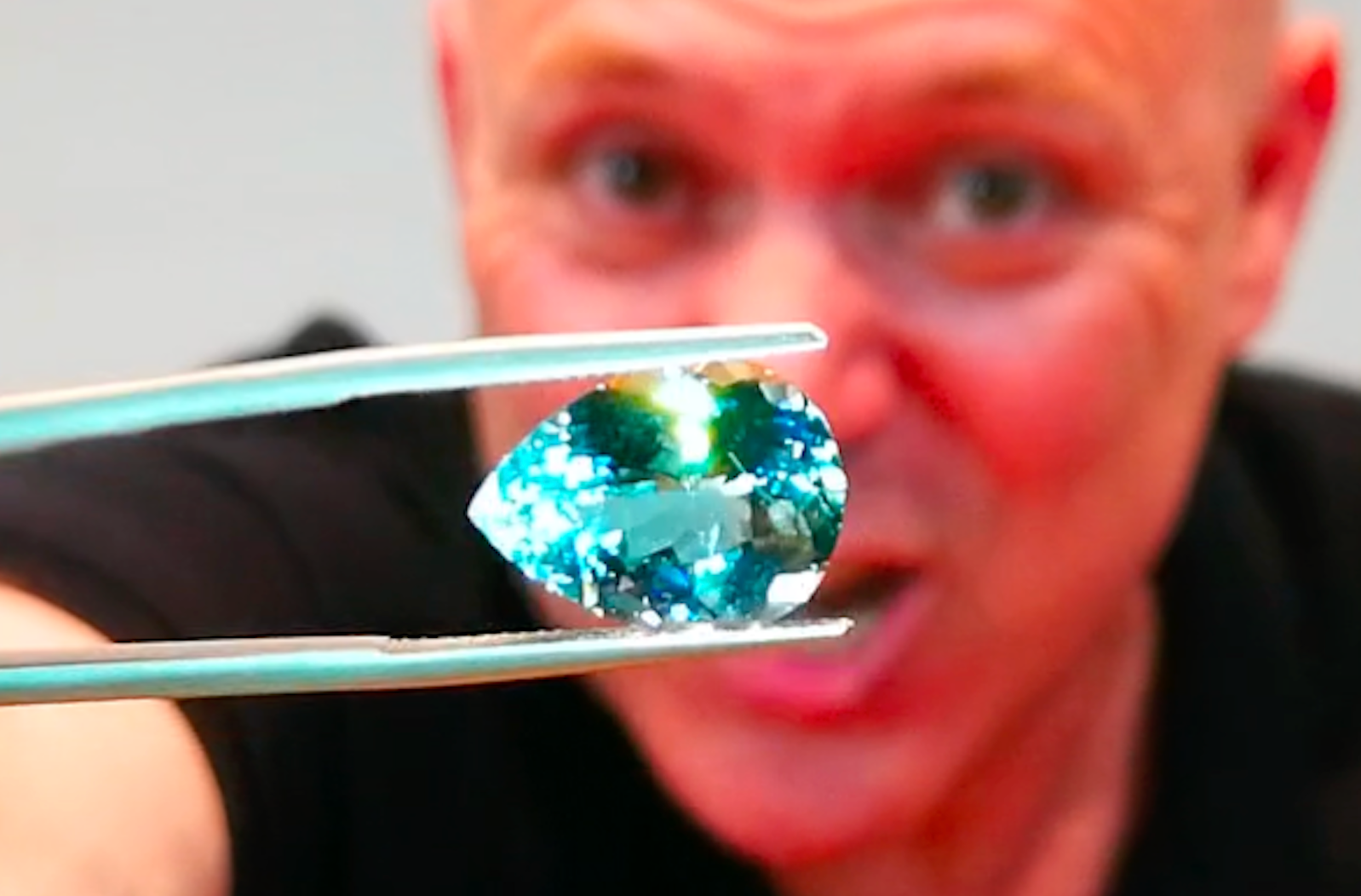 8.08ct Unheated Baby Lumina Flawless Paraiba Tourmaline Pendent with D Flawless Diamond set in 18K Gold