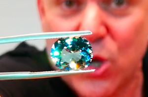 5.92ct Unheated Baby Lumina Flawless Paraiba Tourmaline Ring with D Flawless Diamond set in 18K Gold