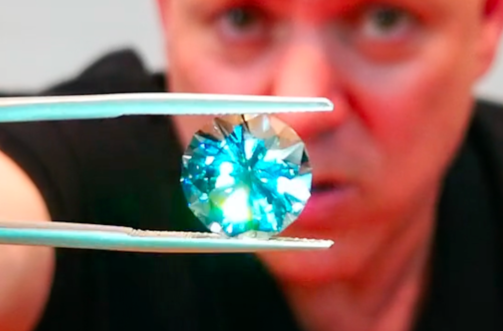 7.47ct Unheated Baby Lumina Flawless Paraiba Tourmaline Ring with D Flawless Diamond set in 18K Gold