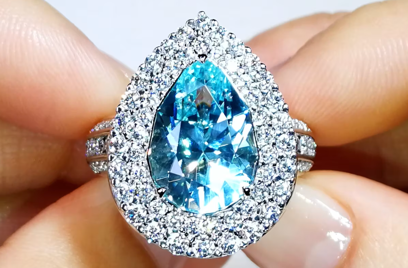 6.72ct Unheated Baby Lumina Paraiba Tourmaline Ring with D Flawless Diamond set in 18K Gold