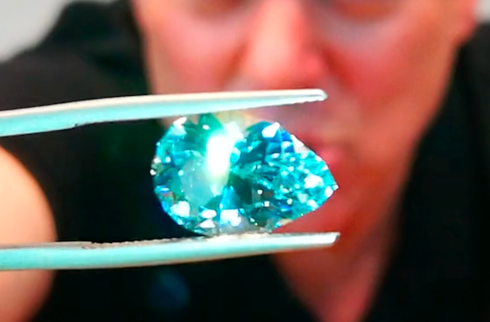 6.72ct Unheated Baby Lumina Paraiba Tourmaline Ring with D Flawless Diamond set in 18K Gold