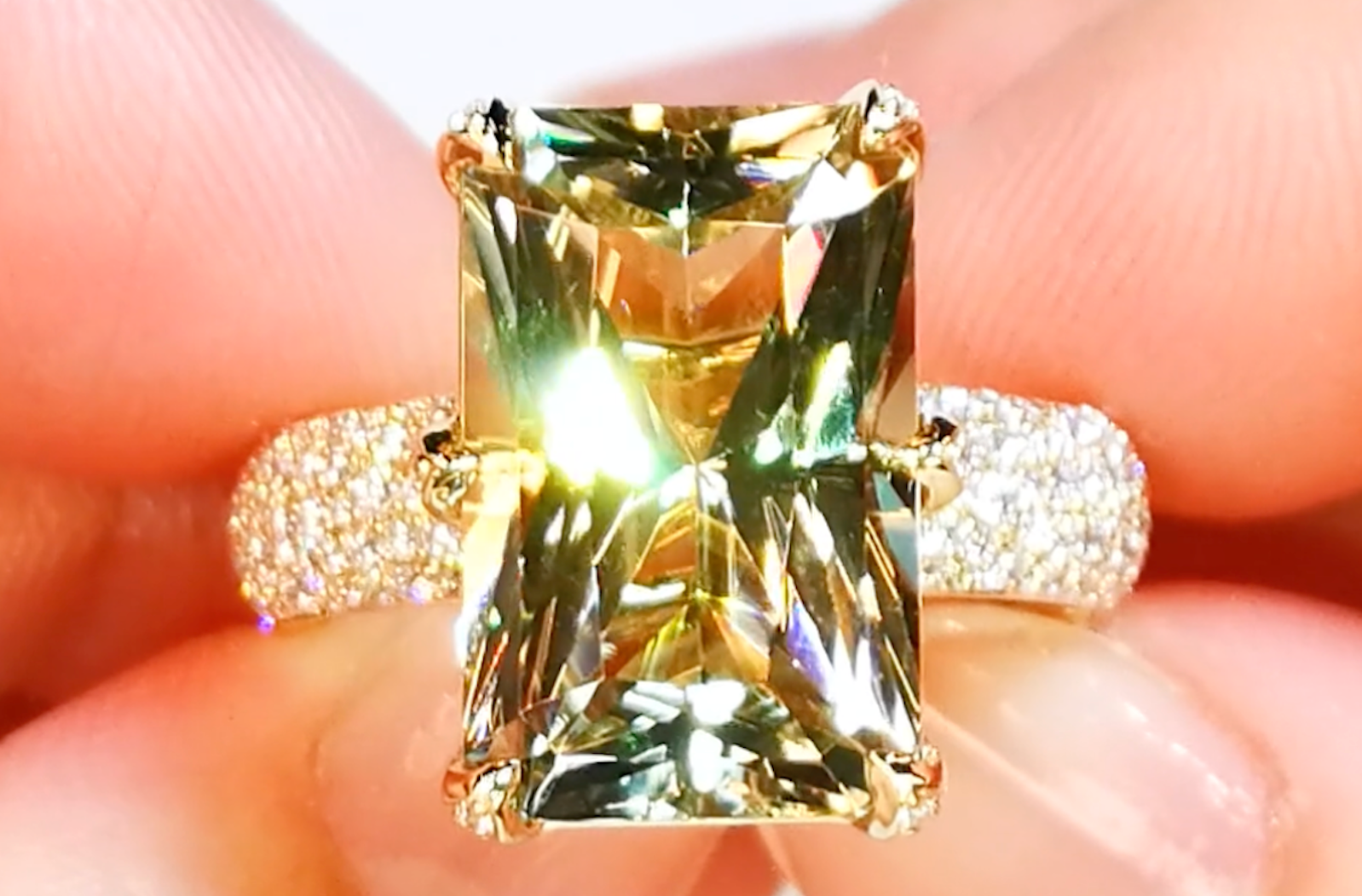 10.24ct Zultanite Ring with D Flawless Diamonds set in 18K Yellow Gold