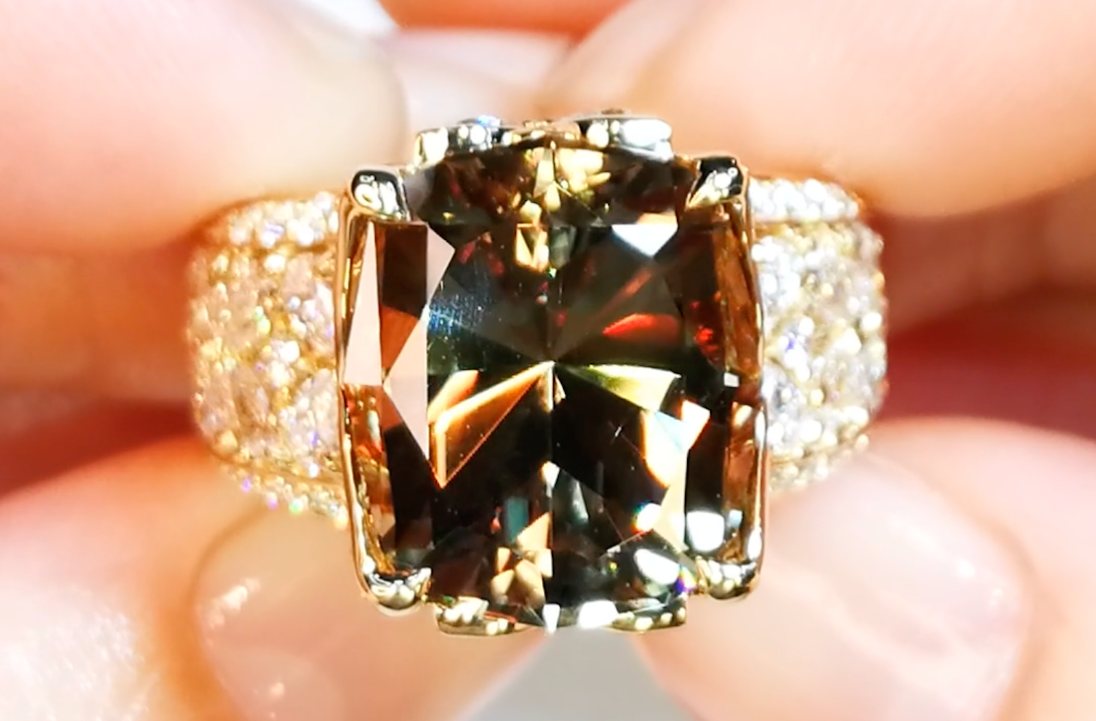 10.05ct Zultanite Ring with D Flawless Diamonds set in 18K Yellow Gold