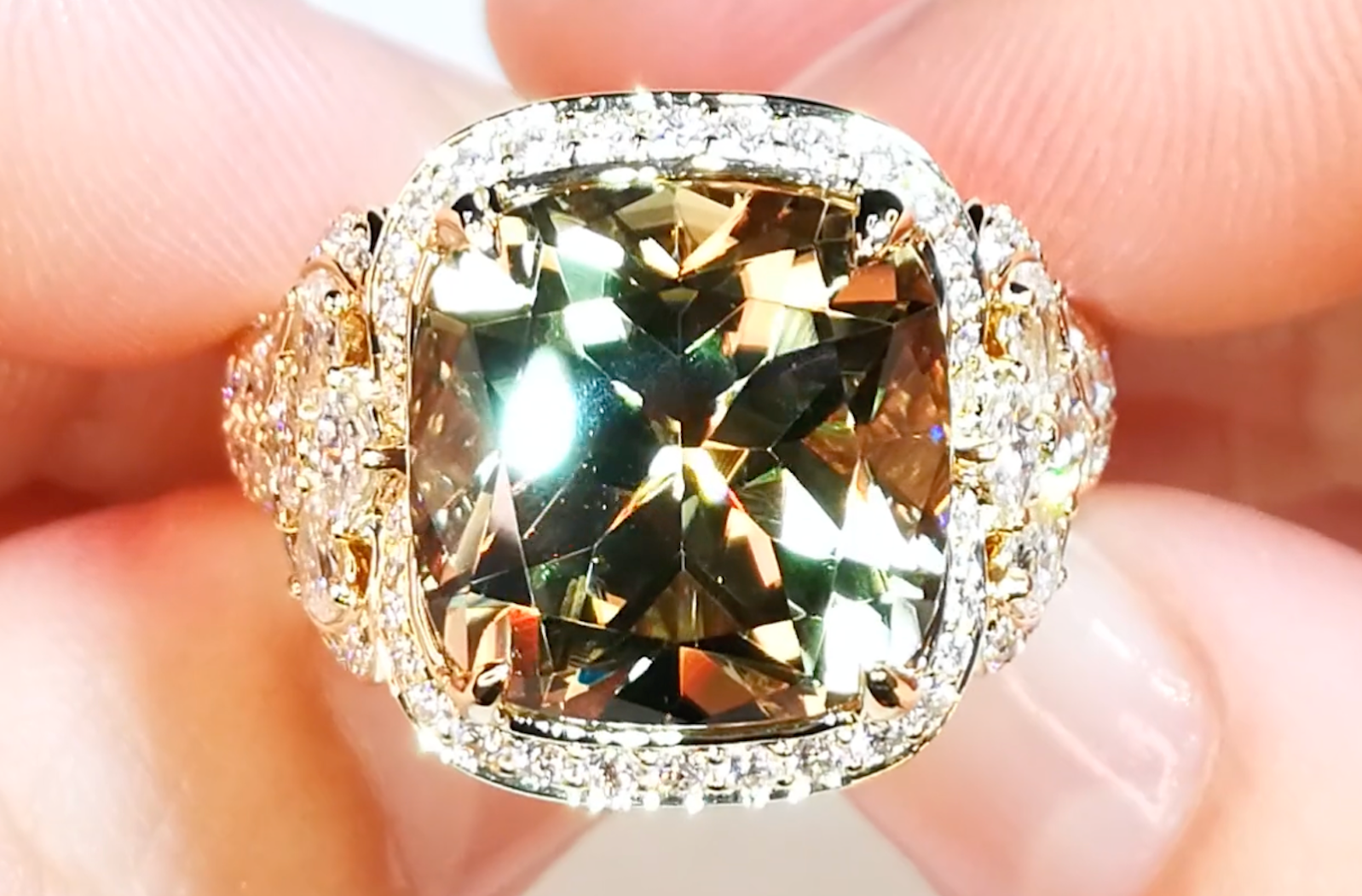 11.37ct Zultanite Ring with D Flawless Diamonds set in 18K Yellow Gold