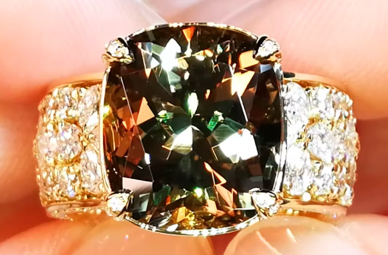 10.26ct Zultanite Ring with D Flawless Diamonds set in 18K Yellow Gold